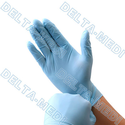Белые не стерильные напудренные перчатки рассмотрения нитрила